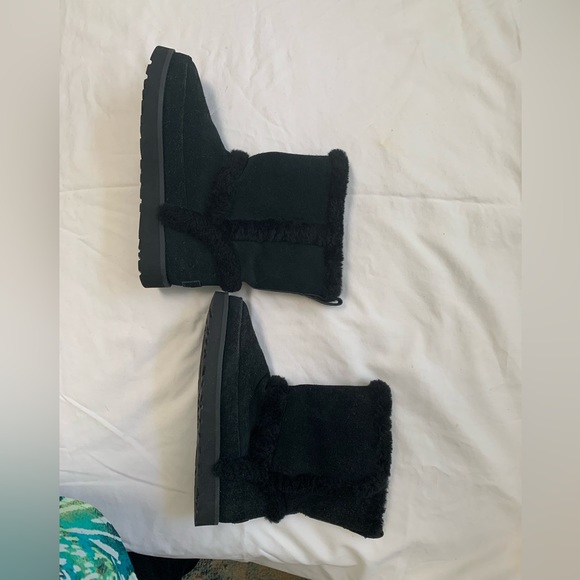 UGG Classic Black Mini Fluff Spill Seam Boot (9) S/N 1112500 🌴 - Picture 2 of 13